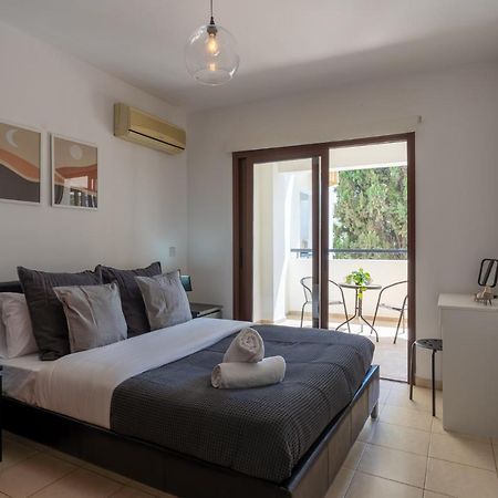 Mia 1-Bedroom Apartment In ラルナカ エクステリア 写真