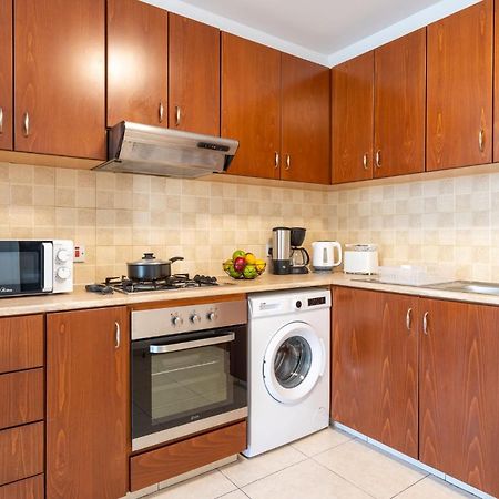 Mia 1-Bedroom Apartment In ラルナカ エクステリア 写真