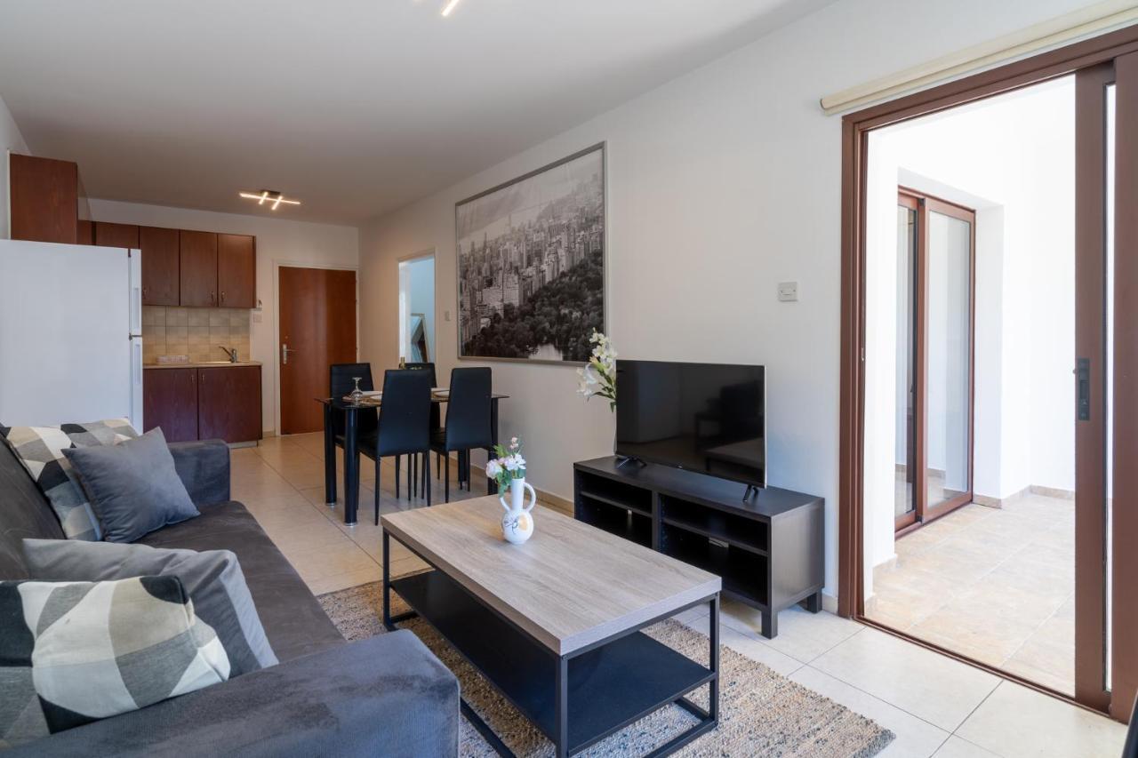 Mia 1-Bedroom Apartment In ラルナカ エクステリア 写真