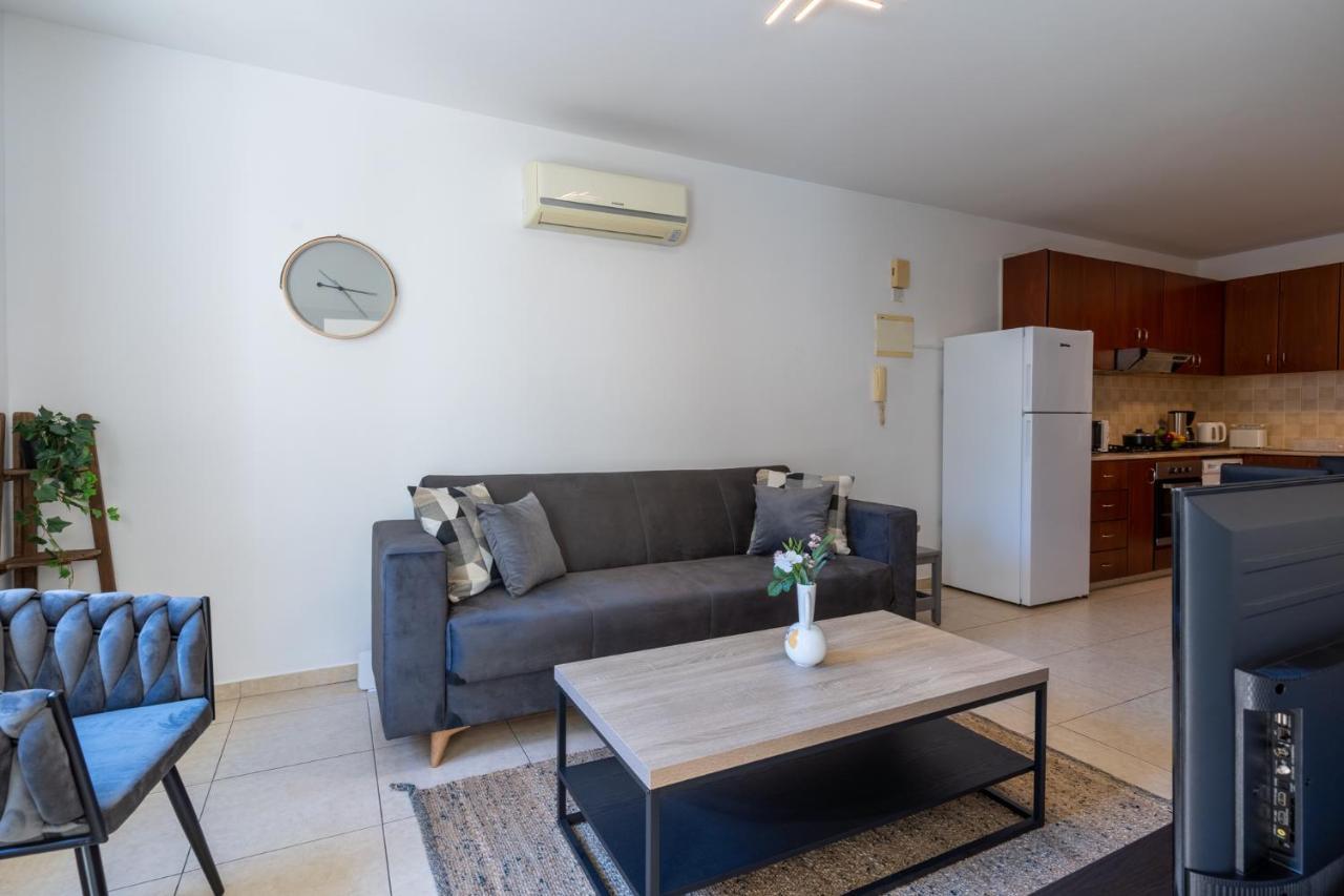 Mia 1-Bedroom Apartment In ラルナカ エクステリア 写真