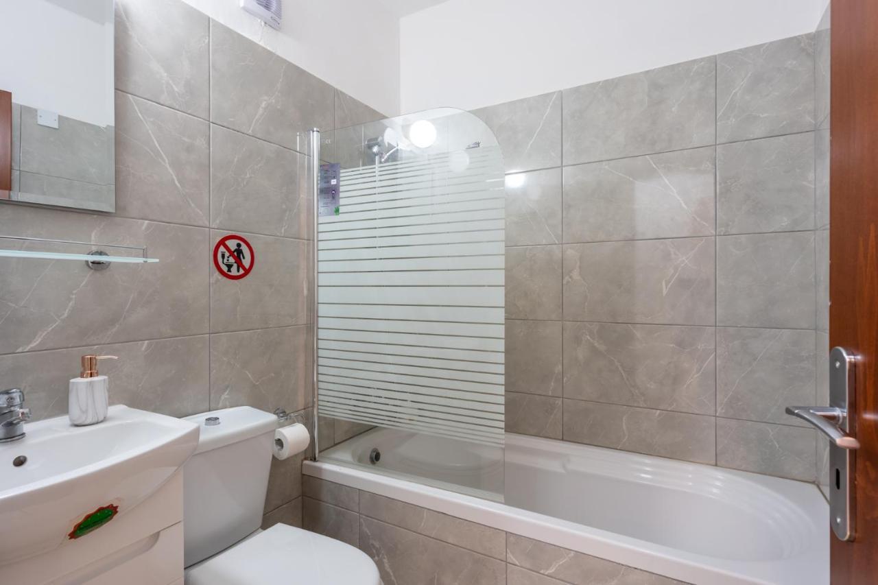 Mia 1-Bedroom Apartment In ラルナカ エクステリア 写真